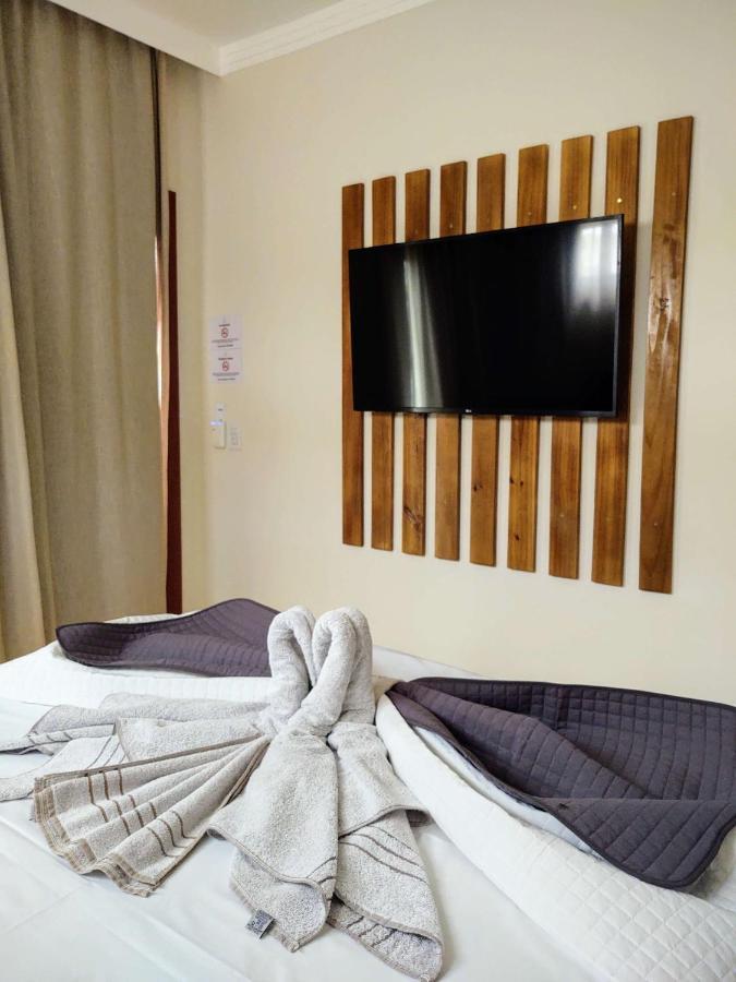 Quarto com Cama Queen-size e Banheira de Hidromassagem